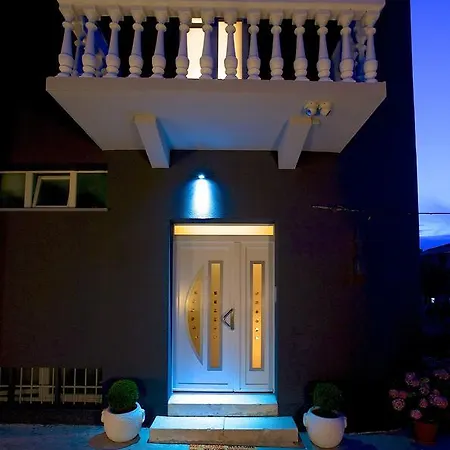 Penthouse Maric Daire *