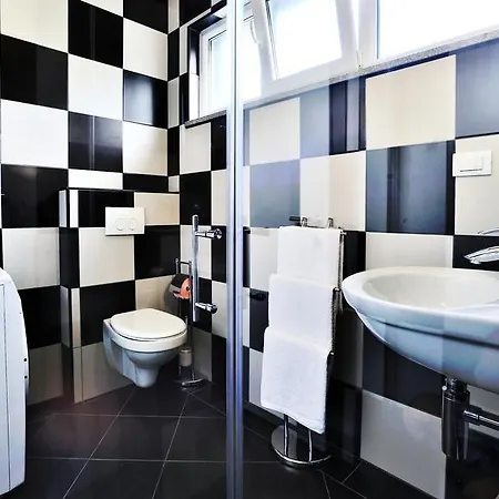 Penthouse Maric Daire *